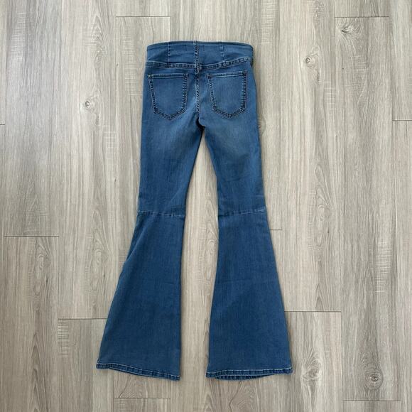 Free People We The Free Penny Pull On-Flare Jeans Size 26 Medium Wash - Picture 9 of 9